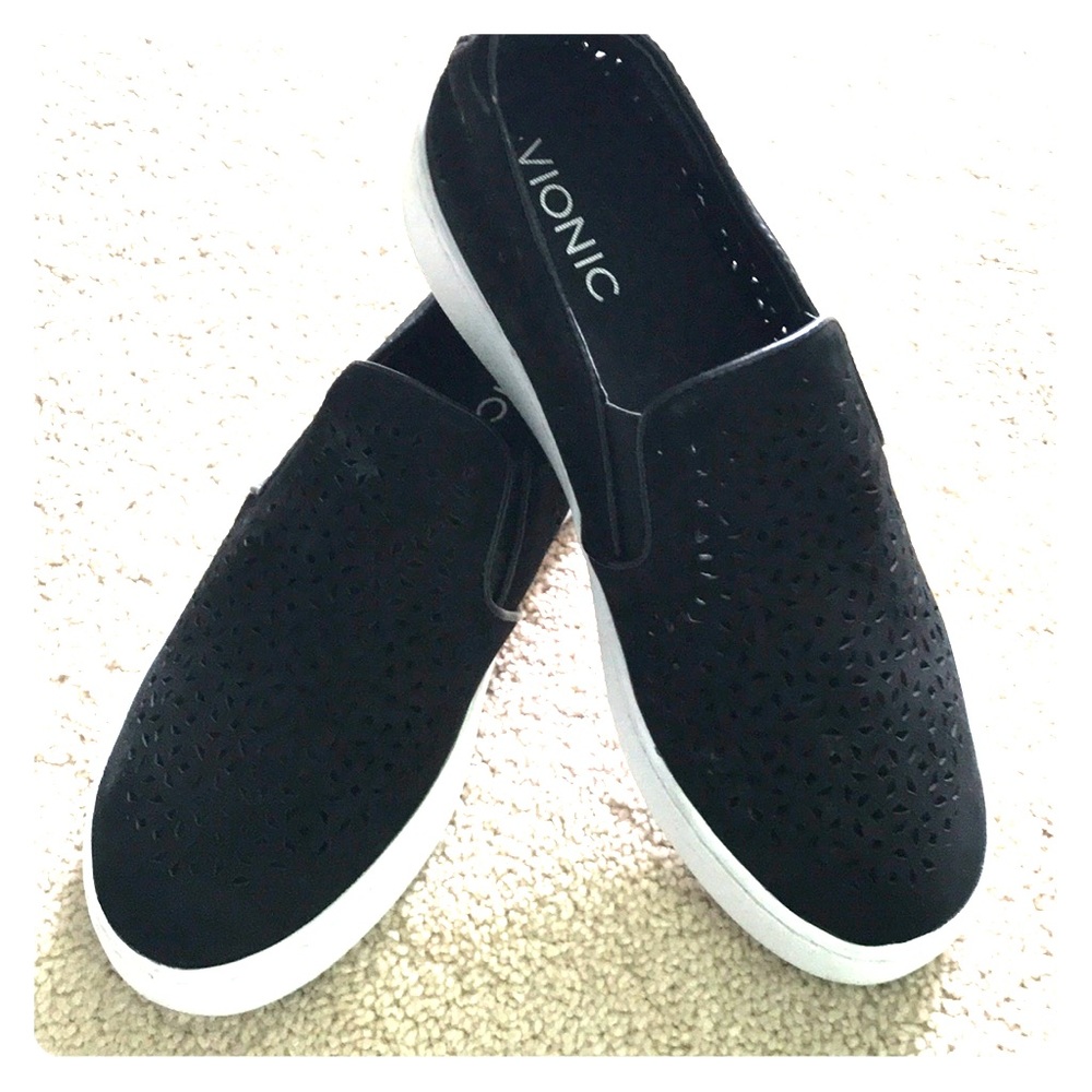 Vionic Kani perforated black slip on sneakers
